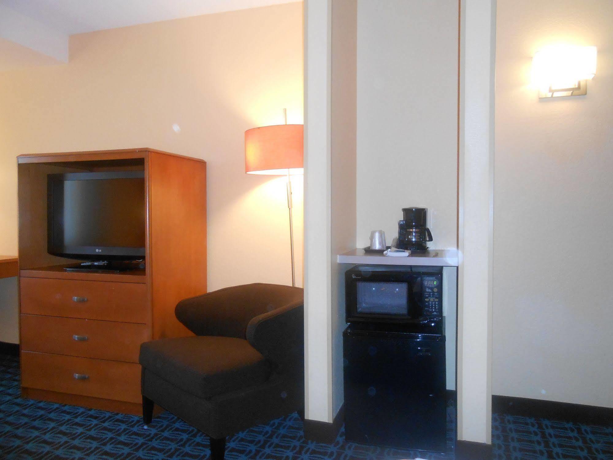 Holiday Inn Express & Suites Phoenix - Mesa West By Ihg Экстерьер фото
